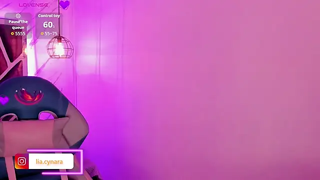 Snapshot of Queen_perla_ chatting on September 9, 2025, 11:32 am Queen perla online show from September 9, 2025, 11:32 am