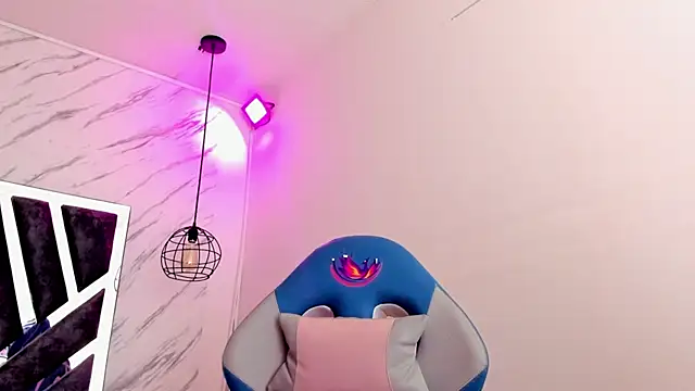 Queen perla  online show from November 5, 2025, 11:54 am