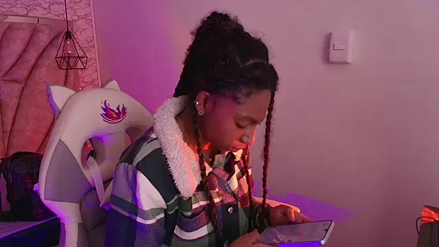 Queen perla  online show from December 3, 2025, 12:03 pm