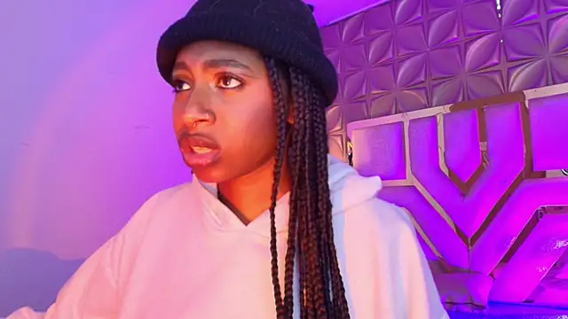 Queen perla  online show from March 18, 2026, 1:03 pm