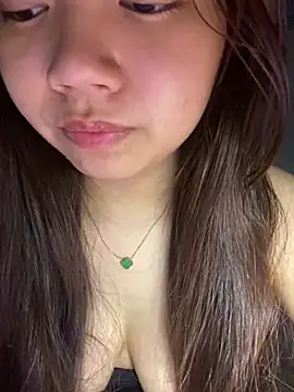 Snapshot of Hotellinh12 chatting on February 23, 2025, 6:34 pm Hotellinh12 online show from February 23, 2025, 6:34 pm