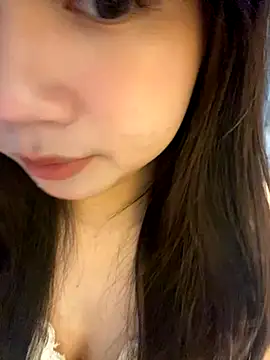 Snapshot of Hotellinh12 chatting on September 10, 2025, 4:40 pm Hotellinh12 online show from September 10, 2025, 4:40 pm