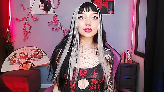 Snapshot of catipetite chatting on March 7, 2026, 11:18 am catipetite online show from March 7, 2026, 11:18 am