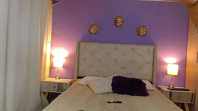 Kim and Mia online show from November 7, 2025, 10:37 am