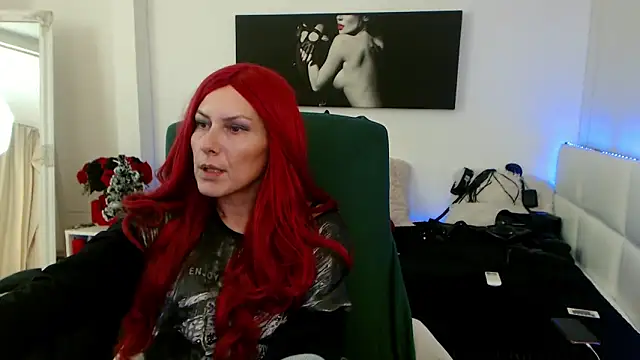 Snapshot of EvelynQueenn chatting on December 12, 2024, 4:26 am EvelynQueenn online show from December 12, 2024, 4:26 am