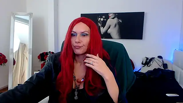 Snapshot of EvelynQueenn chatting on December 13, 2024, 5:05 am EvelynQueenn online show from December 13, 2024, 5:05 am