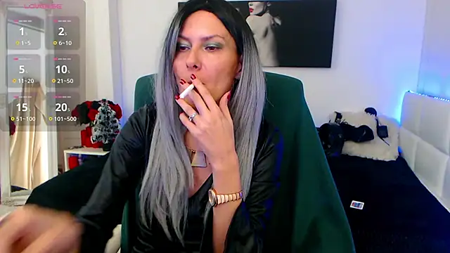 Snapshot of EvelynQueenn chatting on December 14, 2024, 6:56 am EvelynQueenn online show from December 14, 2024, 6:56 am