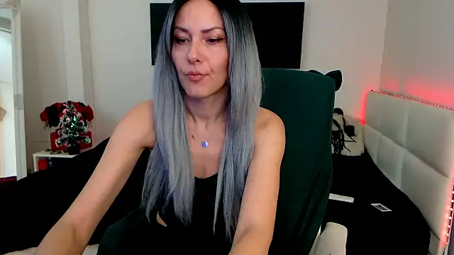 Snapshot of EvelynQueenn chatting on December 22, 2024, 5:56 am EvelynQueenn online show from December 22, 2024, 5:56 am