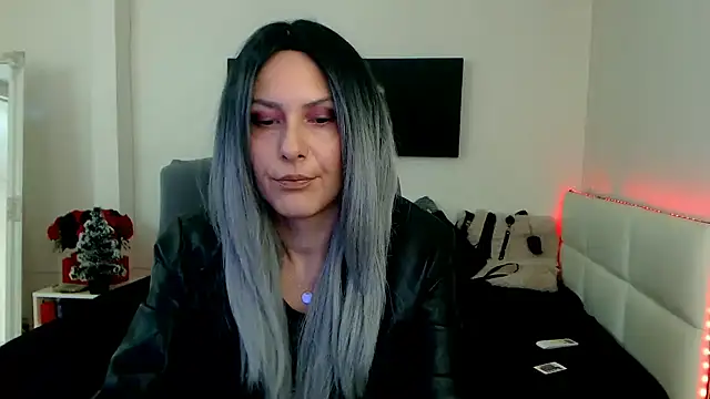 Snapshot of EvelynQueenn chatting on January 6, 2025, 6:03 am EvelynQueenn online show from January 6, 2025, 6:03 am