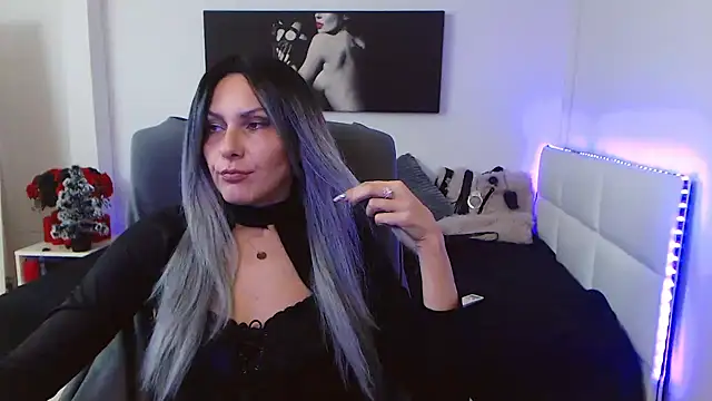 Snapshot of EvelynQueenn chatting on January 7, 2025, 5:54 am EvelynQueenn online show from January 7, 2025, 5:54 am