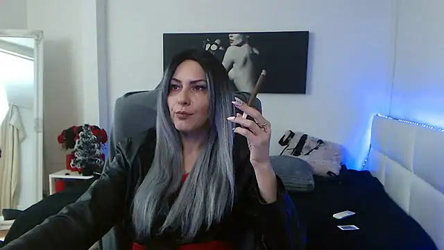 Snapshot of EvelynQueenn chatting on January 9, 2025, 5:44 am EvelynQueenn online show from January 9, 2025, 5:44 am