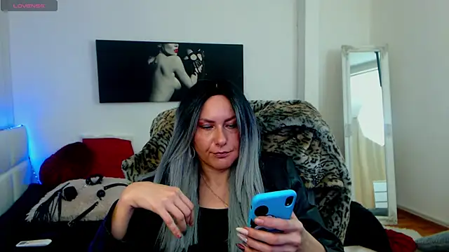 Snapshot of EvelynQueenn chatting on January 11, 2025, 10:40 am EvelynQueenn online show from January 11, 2025, 10:40 am