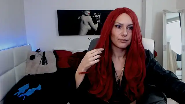 Snapshot of EvelynQueenn chatting on January 13, 2025, 6:06 am EvelynQueenn online show from January 13, 2025, 6:06 am
