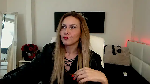 Snapshot of EvelynQueenn chatting on January 18, 2025, 7:49 am EvelynQueenn online show from January 18, 2025, 7:49 am
