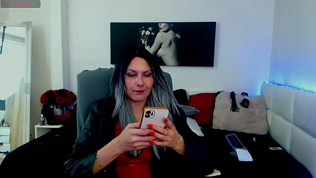 Snapshot of EvelynQueenn chatting on January 20, 2025, 12:39 pm EvelynQueenn online show from January 20, 2025, 12:39 pm