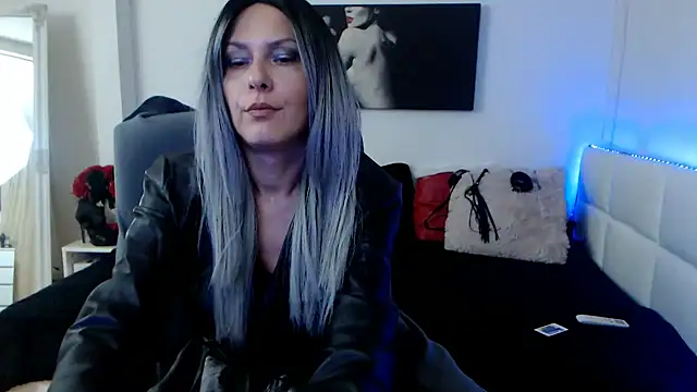 Snapshot of EvelynQueenn chatting on January 22, 2025, 5:59 am EvelynQueenn online show from January 22, 2025, 5:59 am