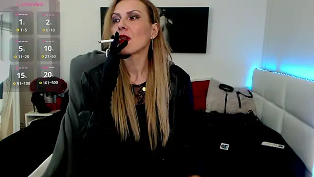 Snapshot of EvelynQueenn chatting on January 29, 2025, 5:51 am EvelynQueenn online show from January 29, 2025, 5:51 am