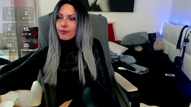 Snapshot of EvelynQueenn chatting on January 30, 2025, 12:06 pm EvelynQueenn online show from January 30, 2025, 12:06 pm