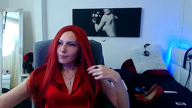 Snapshot of EvelynQueenn chatting on February 10, 2025, 6:20 am EvelynQueenn online show from February 10, 2025, 6:20 am