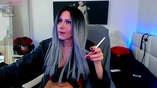Snapshot of EvelynQueenn chatting on February 18, 2025, 4:04 am EvelynQueenn online show from February 18, 2025, 4:04 am