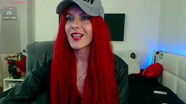Snapshot of EvelynQueenn chatting on March 14, 2025, 4:10 am EvelynQueenn online show from March 14, 2025, 4:10 am
