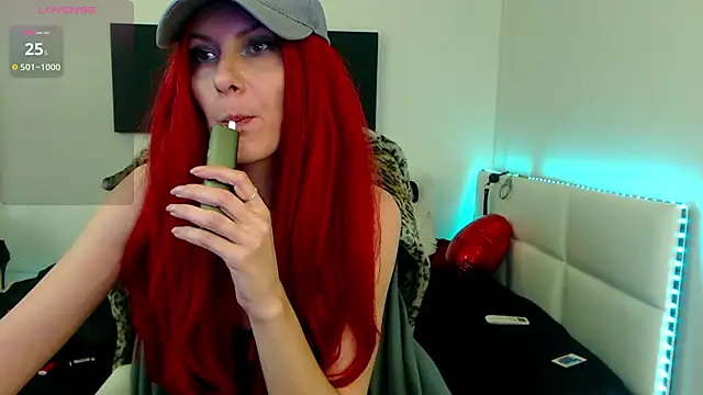 Snapshot of EvelynQueenn chatting on March 14, 2025, 8:21 am EvelynQueenn online show from March 14, 2025, 8:21 am