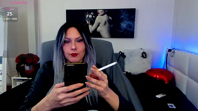Snapshot of EvelynQueenn chatting on March 17, 2025, 5:01 am EvelynQueenn online show from March 17, 2025, 5:01 am