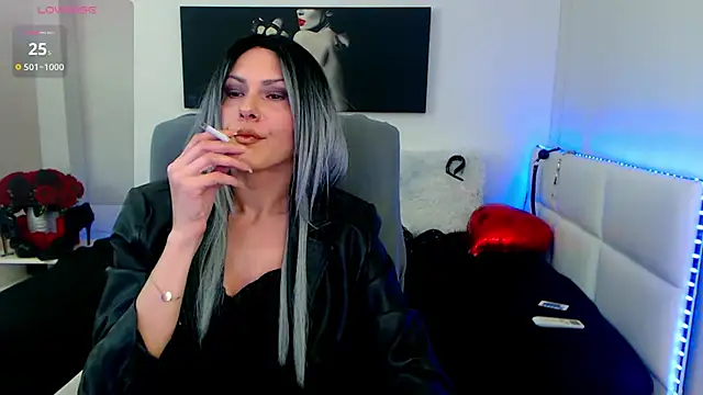 Snapshot of EvelynQueenn chatting on March 18, 2025, 5:31 am EvelynQueenn online show from March 18, 2025, 5:31 am