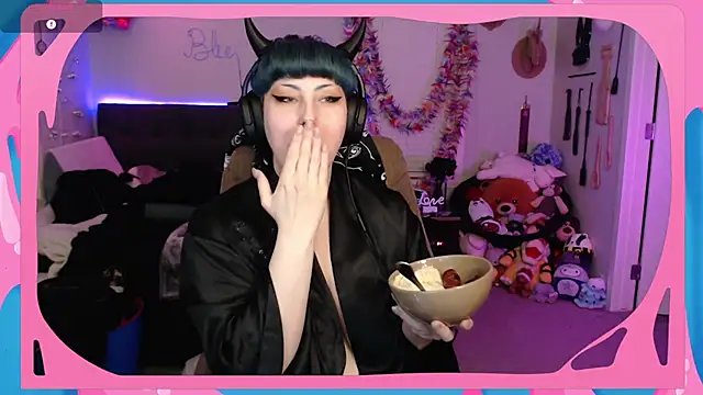 Snapshot of CirqueNoirBlu chatting on March 4, 2026, 2:06 am CirqueNoirBlu online show from March 4, 2026, 2:06 am