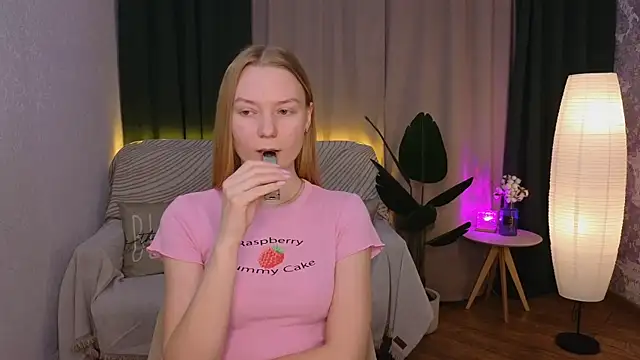 CarolynCohen   online show from February 6, 2025, 2:11 am