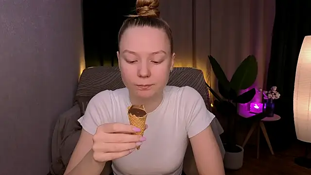 CarolynCohen   online show from February 16, 2025, 2:09 am