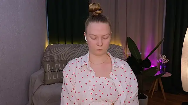 CarolynCohen   online show from February 25, 2025, 5:08 am