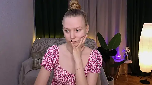 CarolynCohen   online show from March 4, 2025, 2:17 am