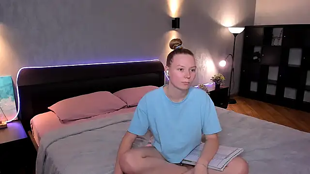 CarolynCohen   online show from March 16, 2025, 8:10 am