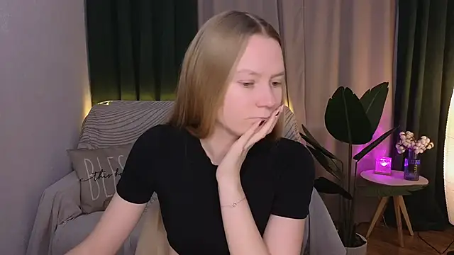 CarolynCohen   online show from March 23, 2025, 1:53 am