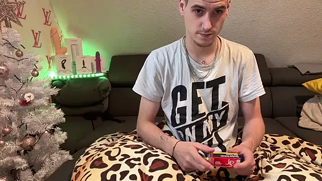 Cookieboy88 online show from November 15, 2025, 8:33 am