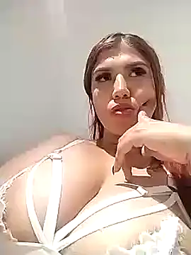 AriaRusso online show from December 4, 2024, 12:19 am