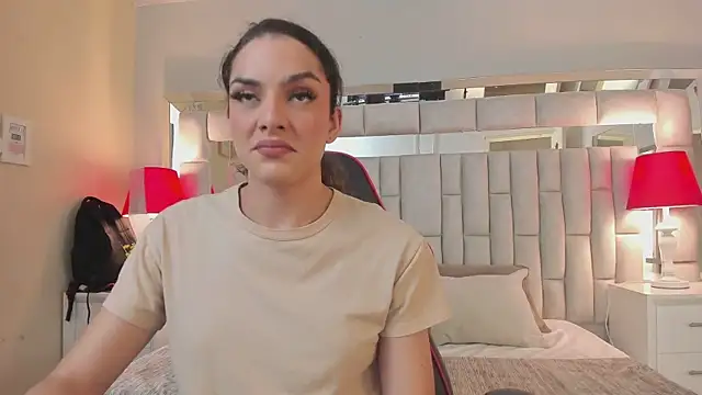 mariiahneedles online show from October 23, 2025, 12:32 am