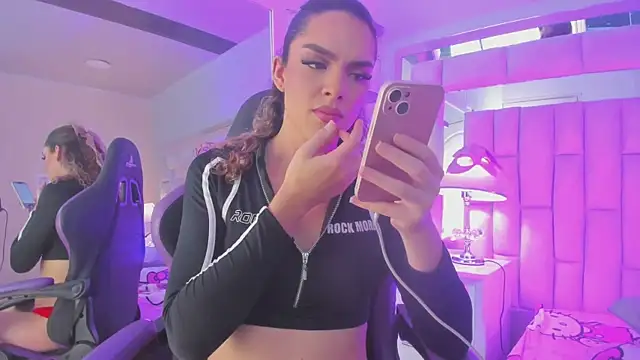 mariiahneedles online show from May 3, 2026, 10:16 pm
