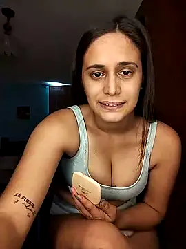 Catalinacandela online show from December 18, 2024, 6:14 pm