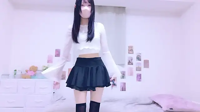 Snapshot of Suzu_ch_xx chatting on October 16, 2025, 1:23 pm Suzu ch xx online show from October 16, 2025, 1:23 pm