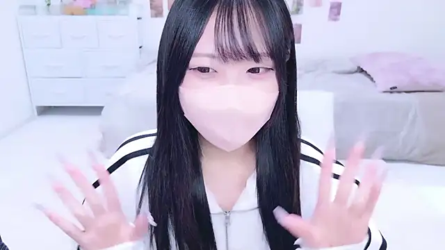 Snapshot of Suzu_ch_xx chatting on October 19, 2025, 1:12 pm Suzu ch xx online show from October 19, 2025, 1:12 pm