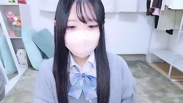 Snapshot of Suzu_ch_xx chatting on October 25, 2025, 2:13 pm Suzu ch xx online show from October 25, 2025, 2:13 pm