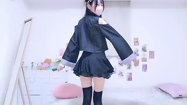 Snapshot of Suzu_ch_xx chatting on October 26, 2025, 4:57 pm Suzu ch xx online show from October 26, 2025, 4:57 pm