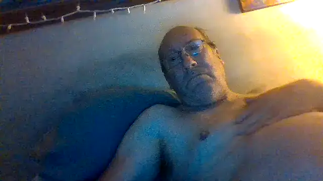 Snapshot of hornyrich69 chatting on February 20, 2026, 5:15 am hornyrich69 online show from February 20, 2026, 5:15 am