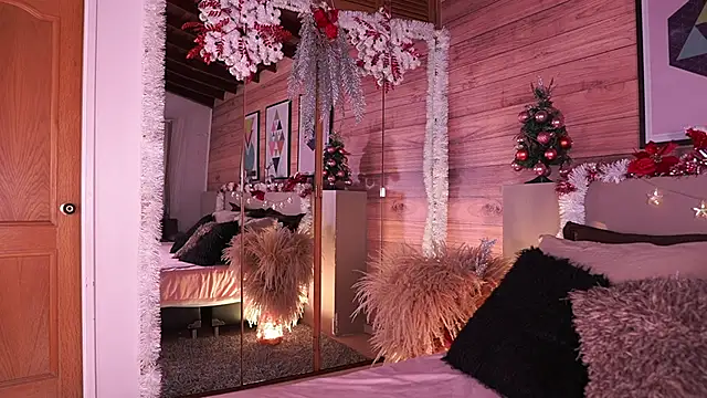 IzzyWild online show from December 16, 2025, 10:42 am