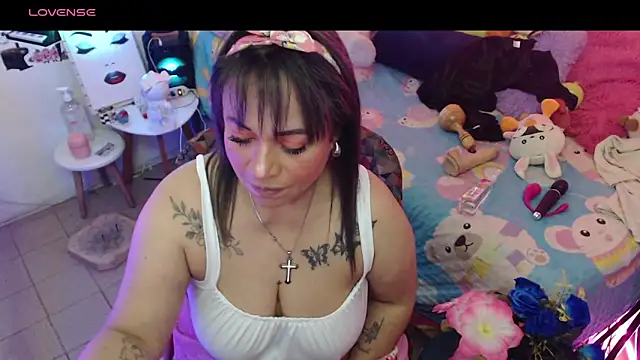 Snapshot of martina_bk chatting on December 28, 2024, 4:19 am martina bk online show from December 28, 2024, 4:19 am