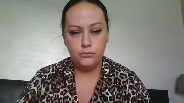 CurvyQueen2023 online show from December 2, 2025, 11:04 am