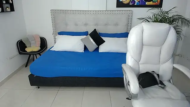 Snapshot of Chiqui_milk_ chatting on January 27, 2025, 7:56 pm Chiqui milk online show from January 27, 2025, 7:56 pm