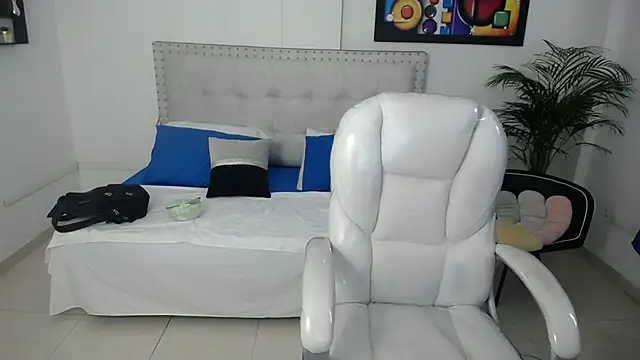 Snapshot of Chiqui_milk_ chatting on February 5, 2025, 7:20 pm Chiqui milk online show from February 5, 2025, 7:20 pm